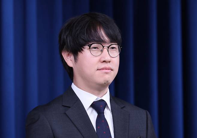 (서울=뉴스1) 박지혜 기자 = 15일 서울 용산구 대통령실 청사에서 열린 인선 관련 브리핑에서 AI 미래기획수석에 임명된 하정우 네이버AI혁신센터장이 참석하고 있다. 2025.6.15/뉴스1 Copyright (C) 뉴스1. All rights reserved. 무단 전재 및 재배포, AI학습 이용 금지. /사진=(서울=뉴스1) 박지혜 기자