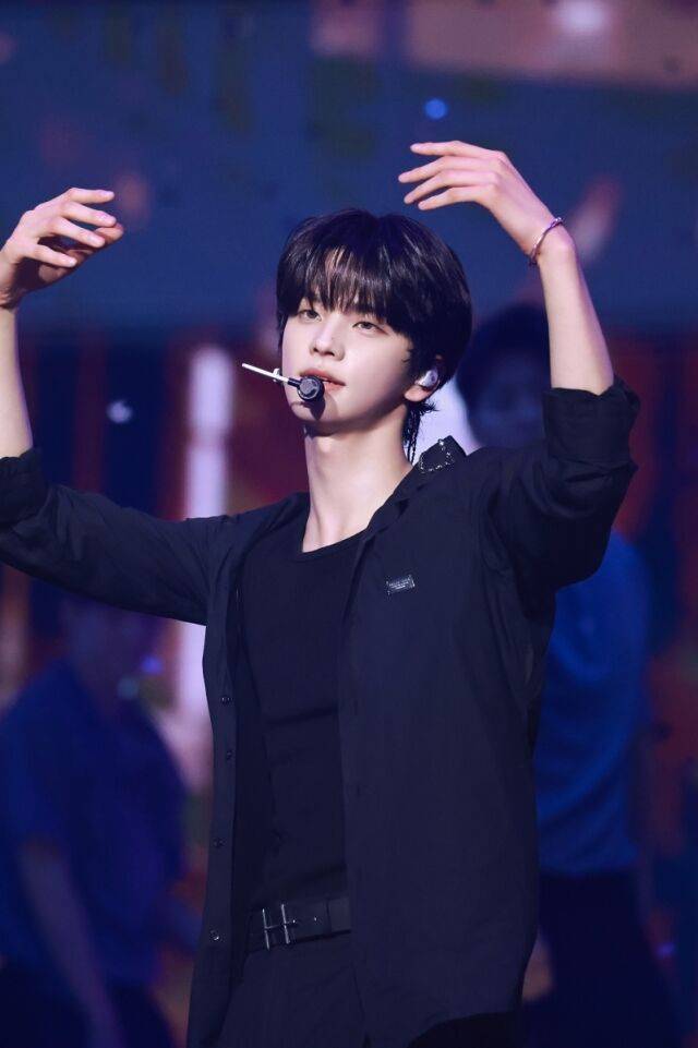 그룹 투어스 첫 번째 단독콘서트/플레디스 엔터테인먼트