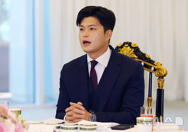 [서울=뉴시스] 최진석 기자 = 김용태 국민의힘 비상대책위원장이 22일 한남동 관저에서 열린 이재명 대통령의 여야 지도부와 오찬에서 발언하고 있다. (대통령실통신사진기자단) 2025.06.22. myjs@newsis.com