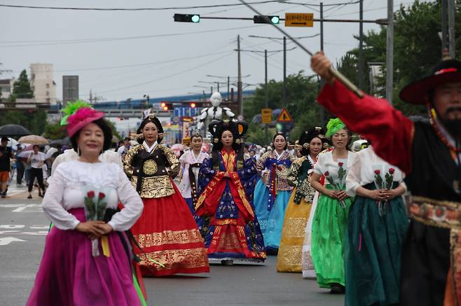 불빛 거리 퍼레이드. 포항시 제공
