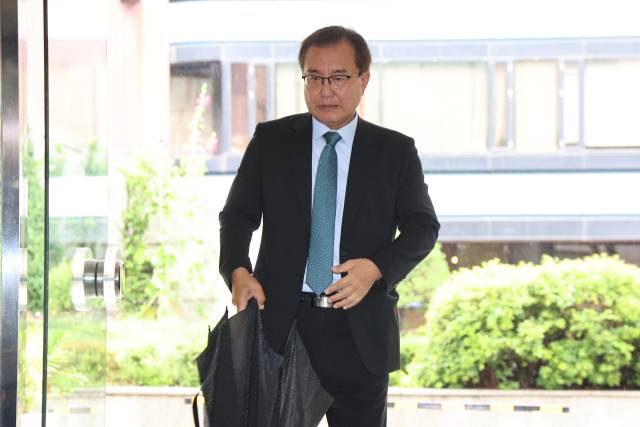 ▲순직 해병 수사 방해 의혹 사건을 수사하는 이명현 특별검사가 20일 서울 서초구 사무실로 출근하고 있다. ⓒ연합뉴스