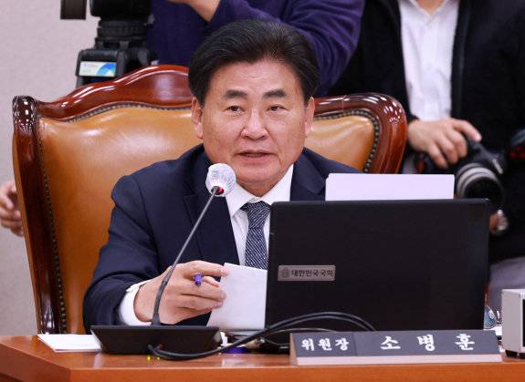 국회 농림축산식품해양수산위원회 위원장인 소병훈 더불어민주당 의원이 2023년 11월 23일 서울 여의도 국회에서 열린 농림축산식품해양수산위원회 전체회의에서 발언하고 있다. 뉴스1