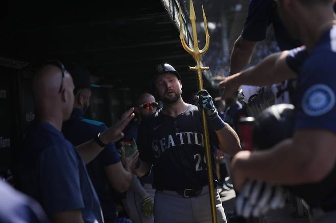 시애틀 롤리는 22일(한국시간) 컵스전에서 시즌 30홈런을 터트렸다. 그는 전반기 이전 30홈런 고지를 밟으며 여러 가지 신기록을 세웠다.｜AP뉴시스