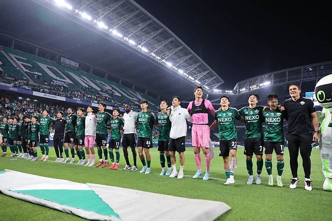 전북 현대는 포옛 감독과 함께 잠시 사라졌던 ‘승리 DNA’를 되살렸다. 0-2로 뒤지고 있어도 3-2로 뒤집고, 0-1로 끌려가도 어떻게든 승점을 챙기는 과거의 모습을 되찾았다는 평가다. 사진제공｜한국프로축구연맹