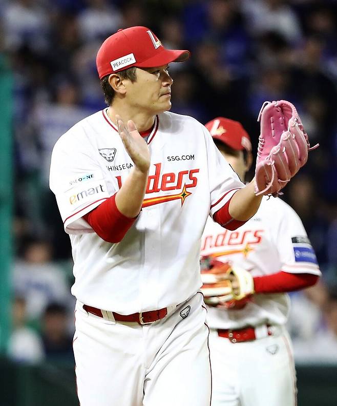 ▲ 올 시즌 적지 않은 등판에도 불구하고 1점대 평균자책점을 기록하며 건재를 과시 중인 노경은 ⓒSSG랜더스