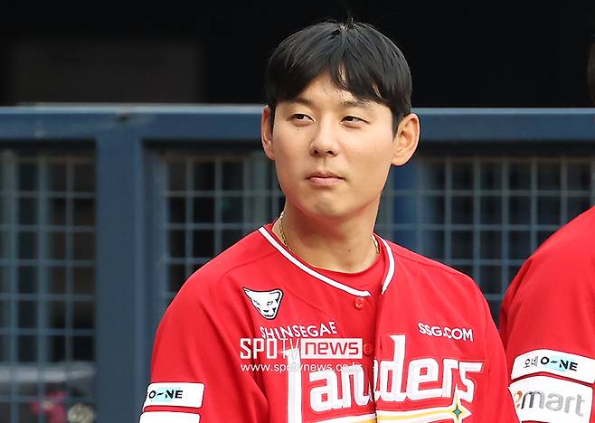 ▲ 김성욱은 왼쪽에 이어 오른쪽 옆구리에도 통증이 생기며 23일 검진 예정이다 ⓒ곽혜미 기자