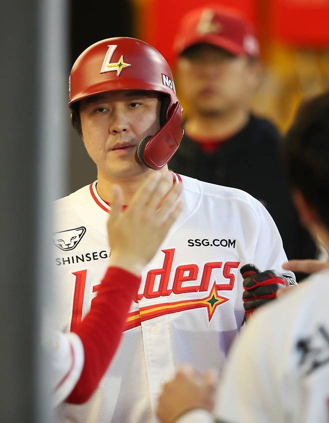 ▲ 24일 잠실 두산전을 앞두고 복귀가 예정된 최정 ⓒSSG랜더스