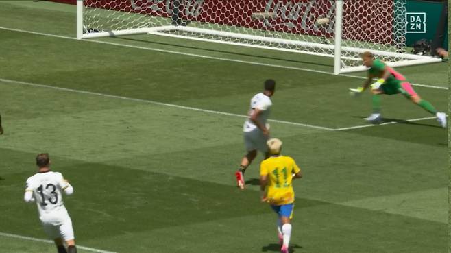 2025 국제축구연맹(FIFA) 클럽 월드컵 조별리그 F조 2차전 보루시아 도르트문트전에서 론웬 윌리엄스의 패스 미스가 동점골로 이어지는 장면. /사진=중계화면 캡처