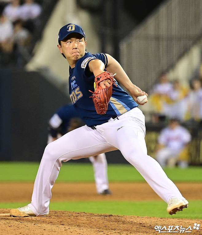 18일 오후 서울 송파구 잠실야구장에서 열린 '신한 SOL Bank KBO리그' NC 다이노스와 LG 트윈스의 경기, 8회말 NC 배재환이 역투하고 있다. 엑스포츠뉴스 DB