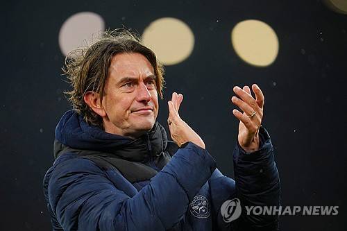 축구 전문 매체 토크스포츠의 벤 제이콥스 기자는 독일 분데스리가 클럽이자 손흥민(토트넘 홋스퍼)의 친정팀인 바이엘 레버쿠젠이 손흥민을 다시 데려오길 원한다고 주장했다. 그는 아직 레버쿠젠의 공식 제안은 없지만 내부적으로는 이미 협의가 시작됐다고 밝혔다. 만약 손흥민이 토트넘을 떠나 레버쿠젠으로 향한다면 2015년 클럽을 떠난 이후 10년 만에 친정팀으로 복귀하게 된다. 또 레버쿠젠 신임 사령탑 에릭 텐 하흐 감독 밑에서 시즌을 보내게 된다. 연합뉴스