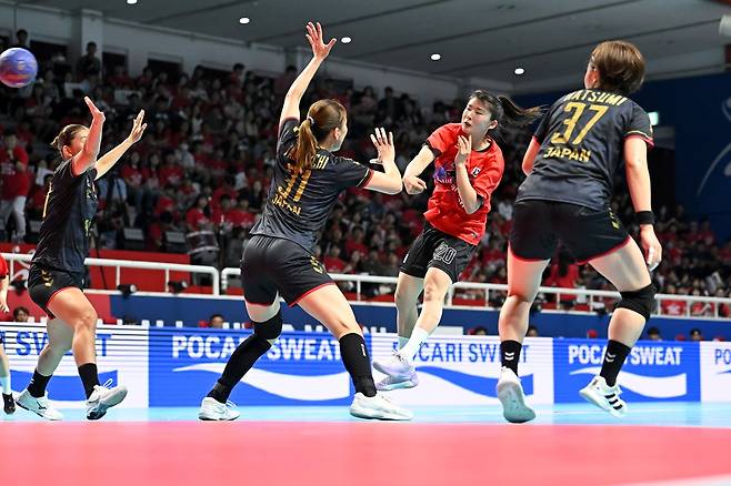 21일 한국과 일본의 여자부 경기 모습.  [대한핸드볼협회 제공. 재판매 및 DB 금지]