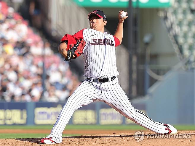 LG 선발 송승기 8승 도전 (서울=연합뉴스) 류영석 기자 = 22일 잠실야구장에서 열린 프로야구 2025 KBO리그 두산 베어스와 LG 트윈스의 경기.
    2회초 LG 선발 투수 송승기가 역투하고 있다. 2025.6.22 ondol@yna.co.kr