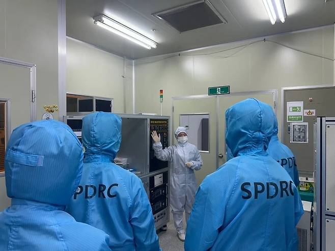 ▲ 용인미르공유학교2.0 일환으로 진행한 반도체 관련 교육 진행 모습.&nbsp;/사진제공=용인교육지원청