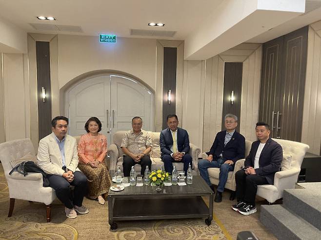 정강환 회장과 태국 푸켓 관련 주요 단체장들.