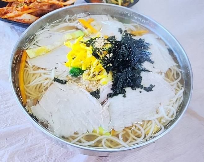 원산도 고기 국수. (사진= 김영복 연구가)