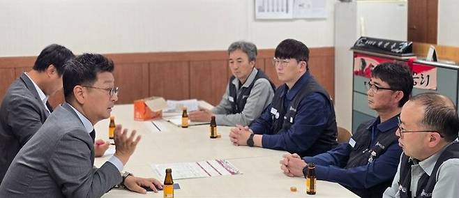 김태선 의원이 23일 국회 의원회관 사무실에서 현대중공업 노동조합과 면담을 하고 있다. 의원실 제공