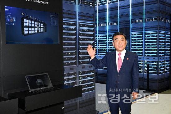 ▲ 김두겸 울산시장이 지난 20일 울산전시컨벤션센터에서 AI데이터센터 출범에 따른 현장 브리핑을 갖고 있다. 김경우기자 woo@ksilbo.co.kr