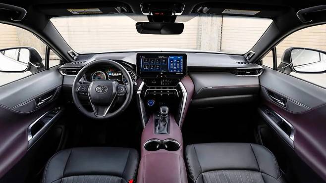 토요타 벤자 실내