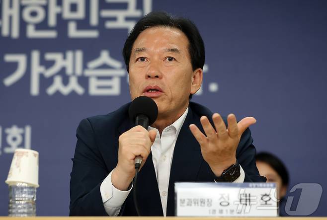 정태호 경제1분과위원장이 22일 오후 서울 종로구 정부서울청사 창성동 별관에서 열린 기자간담회에서 취재진 질문에 답변하고 있다. 2025.6.22/뉴스1 ⓒ News1 김진환 기자