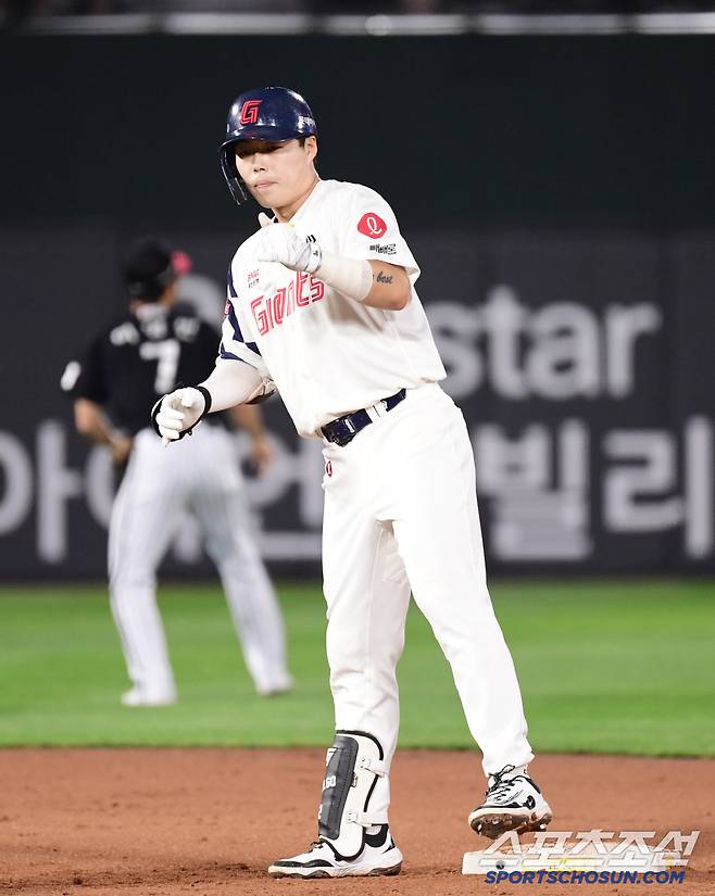 20일 부산 사직야구장에서 열린 KBO리그 롯데와 LG의 경기. 6회 2타점 적시 2루타 날린 고승민. 부산=송정헌 기자songs@sportschosun.com/2025.05.20/