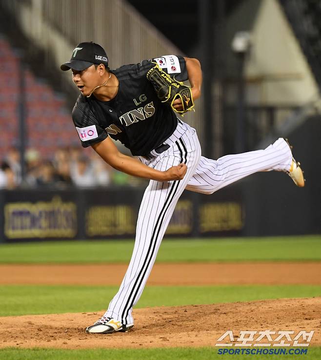 19일 잠실구장에서 열린 LG 트윈스와 NC 다이노스의 경기. LG 정우영이 역투하고 있다. 잠실=박재만 기자 pjm@sportschosun.com/2025.06.19/