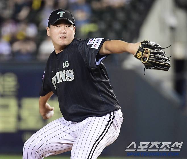 17일 잠실구장에서 열린 LG와 NC의 경기. 투구하고 있는 LG 성동현. 잠실=송정헌 기자songs@sportschosun.com/2025.06.17/