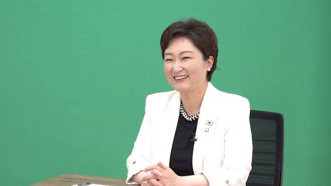 이언주 더불어민주당 최고위원이 지난 19일아시아경제 'AK라디오'와 인터뷰 하고 있다.