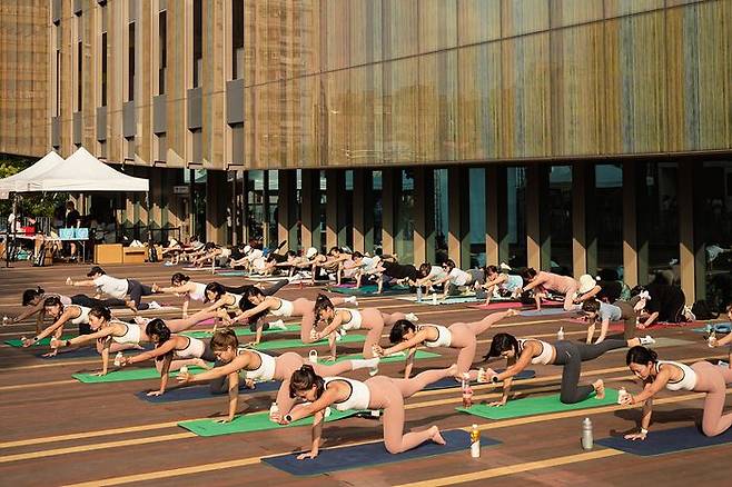 글로벌 애슬레저 전문 기업 젝시믹스가 대만에서 개최한 대규모 야외 요가 이벤트 ‘요가의날 파티(瑜日派對)’를 성공적으로 마쳤다. ⓒ젝시믹스