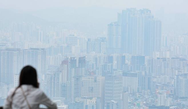 서울 남산에서 바라본 서울 아파트 단지의 모습. 2025.6.16 뉴스1