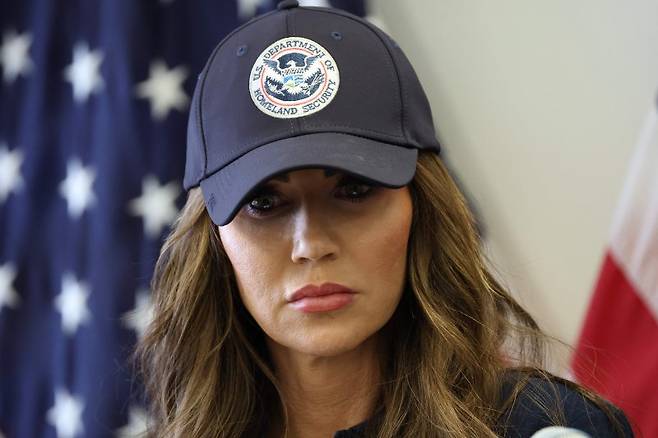 크리스티 놈 장관이 이끄는 미국 국토안보부가 미국내 테러발생 가능성을 높게 보고 위험 경고를 발령했다. AFP연합뉴스
