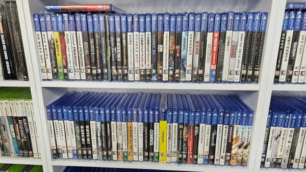 최신 기기인 PS4와 PS5도 취급한다