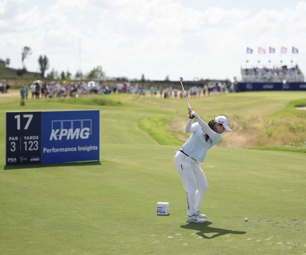 양희영, 김효주, 방신실, 최혜진, 리디아 고, 고진영, 윤이나, 전인지, 넬리 코다, 황유민, 김아림, 박성현, 이정은6, 김세영, 유해란 프로 등이 출전한 2025년 미국여자프로골프(LPGA) 투어 메이저 골프대회 KPMG 위민스 PGA챔피언십 4라운드에서 최혜진 프로가 경기하는 모습이다. 사진제공=2025 PGA of America