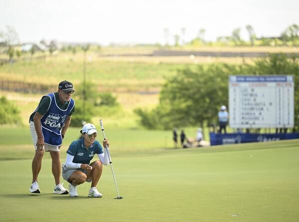 양희영, 김효주, 방신실, 최혜진, 리디아 고, 고진영, 윤이나, 전인지, 넬리 코다, 황유민, 김아림, 박성현, 이정은6, 김세영, 유해란 프로 등이 출전한 2025년 미국여자프로골프(LPGA) 투어 메이저 골프대회 KPMG 위민스 PGA챔피언십 우승을 차지한 교포 선수 이민지 프로가 최종라운드에서 경기하는 모습이다. 사진제공=2025 PGA of America