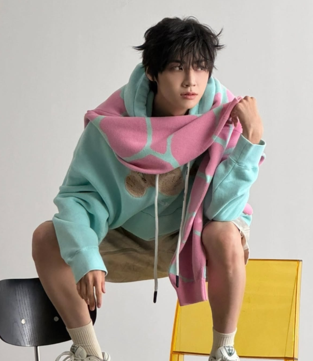 이진혁이 지난 4월 발매한 앨범은 팬들을 위해 준비한 선물이다. 이진혁 SNS