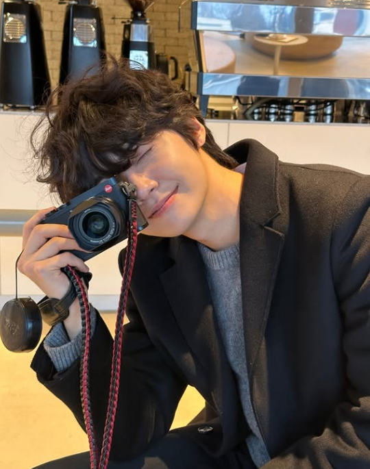 다채로운 활동을 예고한 이진혁에 기대감이 높아진다. 이진혁 SNS