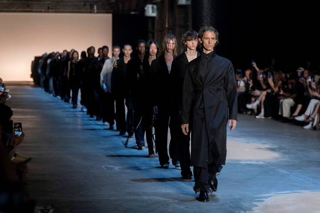 포스트아카이브팩션(파프)의 단독 패션쇼. 한국콘텐츠진흥원 제공