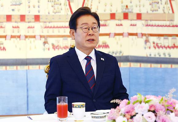 이재명 대통령이 지난 22일 서울 한남동 관저에서 열린 여야 지도부와의 오찬 회동에서 발언하고 있다. 2025.6.22 [사진=연합뉴스]