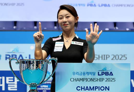 김가영이 22일 열린 우리금융캐피알 LPBA 챔피언십 결승전에서 차유람을 꺾고 우승했다. 사진 PBA