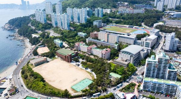 부산시가 강서구로 이전하는 영도구 부산남고 부지에 워케이션센터를 조성하는 등 폐교 부지를 지역자산으로 활용하는 방안을 시교육청에 제안했다. 사진은 부산남고 전경.   전민철 기자 jmc@kookje.co.kr