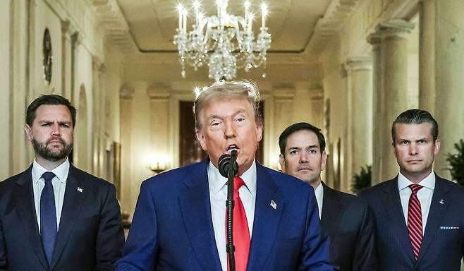 U.S. President Donald Trump, center, speaks from the East Room of the White House in Washington on June 21, after the U.S. military struck three Iranian nuclear and military sites, directly joining Israel's effort to decapitate the country's nuclear program, as Vice President JD Vance, Secretary of State Marco Rubio and Defense Secretary Pete Hegseth listen. [AP/YONHAP]
