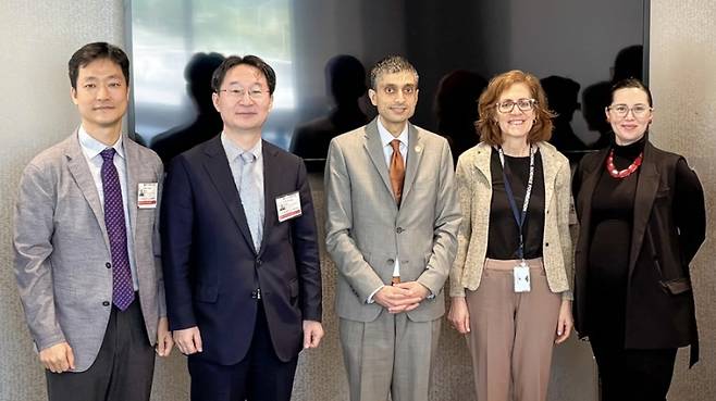 지난 20일(현지시간) 미국 워싱턴D.C 국립과학재단(NSF)을 방문해 지역혁신엔진(RIE)과 협력기반 강화 및 기술사업화 프로젝트 논의한 정희권 연구개발특구재단 이사장(왼쪽 두번째). 연구개발특구진흥재단