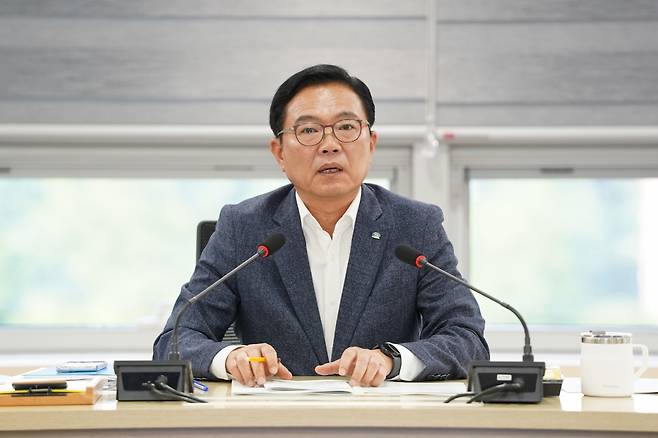 김석필 천안시장 권한대행이 23일 시청 중회의실에서 새 정부 출범에 따른 천안시 대응방안 전략 회의를 진행하고 있다. 천안시 제공