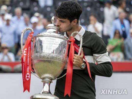 퀸스클럽 챔피언십에서 우승한 알카라스 / 사진=연합뉴스