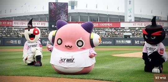 넥슨과 kt wiz 프로야구단이 수원KT위즈파크에서 '메이플스토리 데이' 브랜드데이 경기를 진행 중이다. 사진 제공 : 넥슨