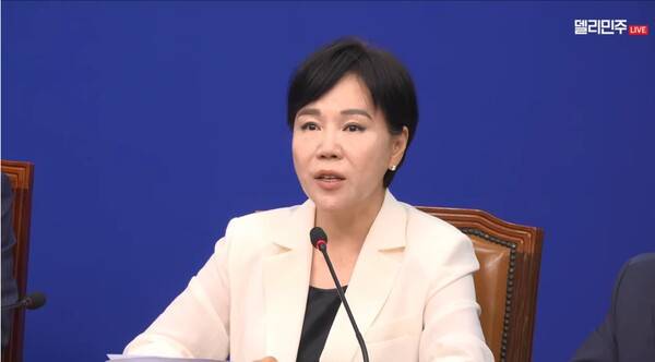 ▲전현희 더불어민주당 의원이 23일 최고위원회의에서 김용태 국민의힘 비대위원장의 전날 이 대통령 임기후 재판 요구 발언을 두고 무례하다며 사과하라고 반발하고 있다. 사진=더불어민주당 영상 갈무리