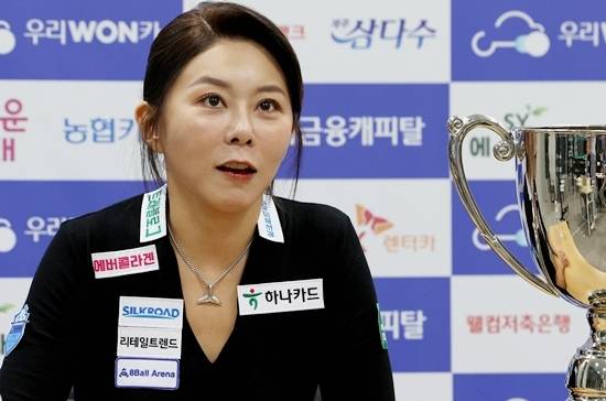 2526시즌 LPBA개막전에서 우승한 김가영은 기자회견에서 “16강전 부진할 때 멘탈이 무너졌다”며 “알고보니 큐 선골에 문제가 있었다”고 했다. (사진=PBA)