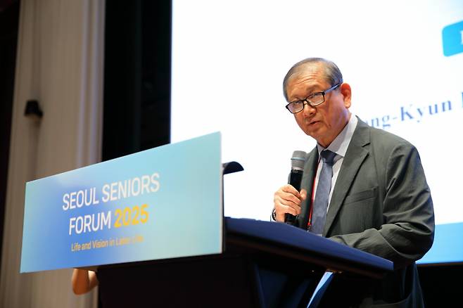 이종균 서울시니어스타워 이사장이 오프닝 세러머니에서 인사말을 하고 있다. /사진=서울시니어스타워