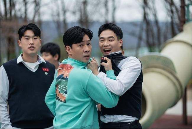 ENA ‘살롱 드 홈즈’