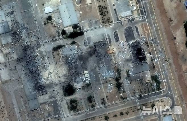 <font style="vertical-align: inherit;"><font style="vertical-align: inherit;">[이스파한=AP/뉴시스] 6월 22일 막사 테크놀로지가 제공한 위성 사진에 미국 공습 이후 이란 핵시설 이스파한이 파손된 모습. 2025.06.23.</font></font>