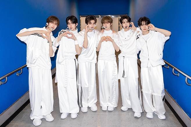 지난 20일부터 22일까지 사흘 동안 서울 송파구 잠실실내체육관에서 첫 단독 콘서트 '24/7:WITH:US'를 연 투어스. 투어스 공식 트위터